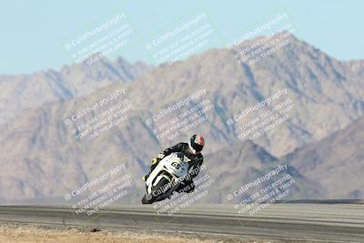 media/Dec-01-2025-Moto Forza (Mon) [[2daa91e15f]]/3-Beginner Group/Session 4 Turn 9/